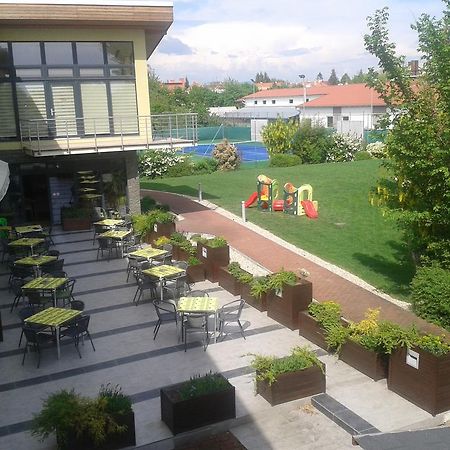 Hotel Predium Vráble Esterno foto