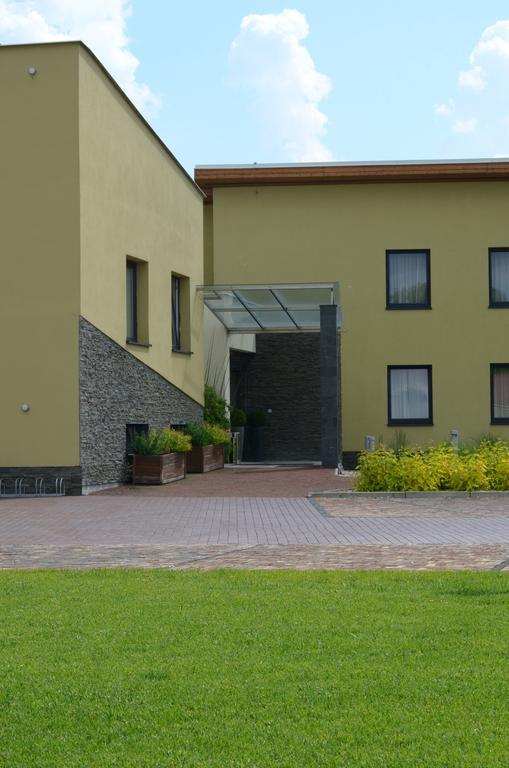 Hotel Predium Vráble Esterno foto