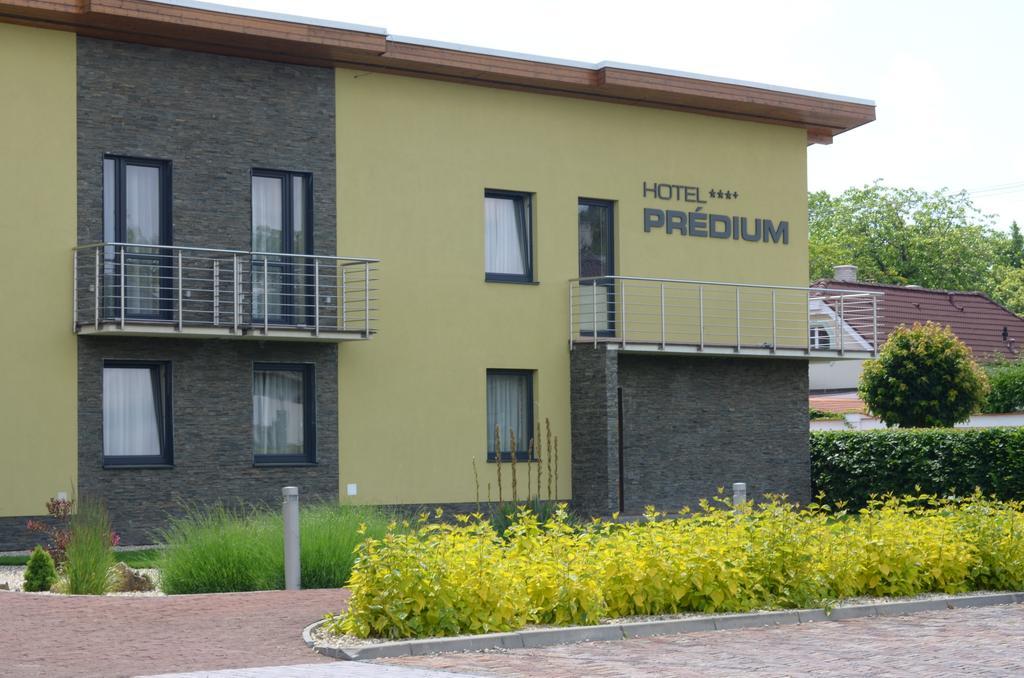 Hotel Predium Vráble Esterno foto