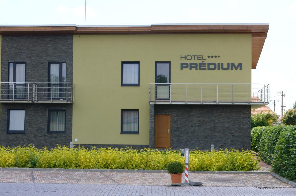 Hotel Predium Vráble Esterno foto