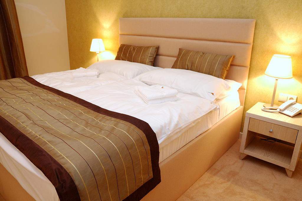 Hotel Predium Vráble Esterno foto